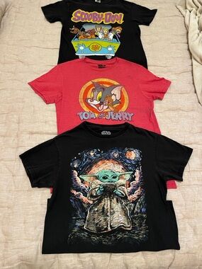 Graphic tee bundle Star Wars Grogu Tom and Jerry Scooby-Doo